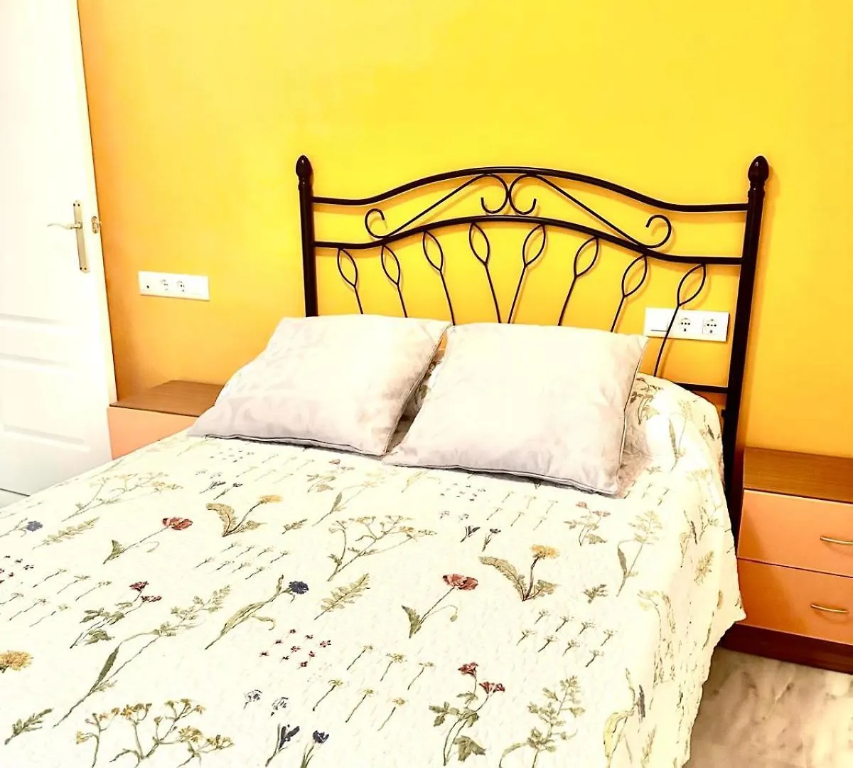 2 Min Centro Y Playa Calle Independencia Fuengirola 0*,  Spain